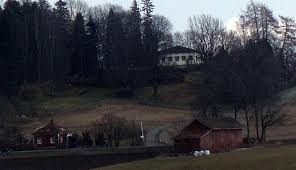 W 1929 zamieszkał w nim król olav v bezpośrednio po ślubie. Royal Plan To Raze Loved Barn Disappointing The Local