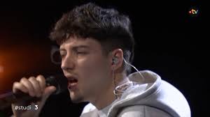 Lola Roy transforme les obstacles urbains en terrain de jeu. Passionnée de  parkour qu'elle pratique depuis ses 13 ans, elle est cascadeuse, artiste et  sportive de l'extrême 🏃‍♀️ Découvrez son ITW en