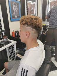 La plus rapide est en voiture, ce qui prendrait 3¼ heures. Amine Coiffure Home Facebook