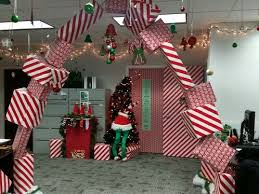 Workplace Christmas Decorating On Overload Christmas Balloon Decorations Office Christmas Decorations Christmas Cubicle Decorations