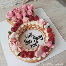 Der Neuste Hochzeitstrend 2019 Bei Den Hochzeitstorten Letter Cakes Statt Zahlen Bei Den Angesagten Number Ca Cake Lettering Bachelorette Cake Alphabet Cake