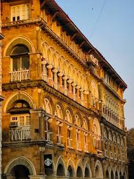 📍 Just off Horniman Circle (formerly Elphinstone Circle), right across from St. Thomas Cathedral, Fort This understated stretch of heritage buildings quietly maps the architectural evolution of Bombay from the late 19th