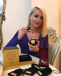 A ales doar esenţe tari, care au trecut proba liftului, în sensul că aromele persistau şi după câteva. My Geisha Denisa Tanase S A Parfumat Si A Fugit La Emisiune O Vedeti Pe Antena 1 In Cateva Minute Intra Pe Www Mygeisha Ro Foloseste Codul Capatos Si Ai 10 Discount La Orice