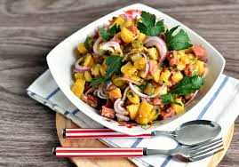 Nemeckij Salat S Kolbasoj I Solenymi Ogurcami Poshagovyj Recept S Foto Na Povar Ru