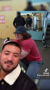 Effective Lat Pull Down Form and Mistakes to Avoid