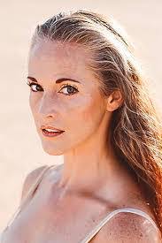 Leslie Roth's Instagram, Twitter & Facebook