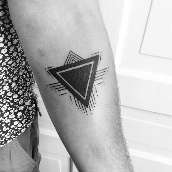 40 Blackwork Tattoos That Go Great Together With SPF