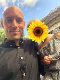 Hi Commjnity ✨🙏🏼 Together with my daughter, I am searching to figure out  if the below setting can be found in Skåne👇🏼 Ideal setting 🌈 * Close to  the beach/ ocean 🌊 *