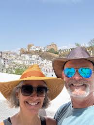 Just arrived in Budapest with my boyfriend and we'd love to meet some  fellow nomads! Here till May 8, message if you'd like to grab a meal or  drink or see some