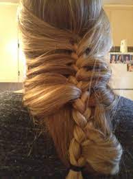 Super Easy Braid Do A French Braid Under Your Chin The Flip It To The Back Of Your Head And There U Go Super Easy Cool Easy Braids Cool Braids