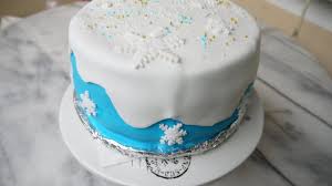Fondant spielt bei den motivtorten die wichtigste rolle. Diy Torte Dekorieren Mit Fondant Selber Machen Frozen Cake Elsa Torte Youtube