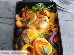Poulet Au Four Aux Carottes Recettes Recette En 2020 Poulet Au Four Recette Poulet Recette Poulet Au Four