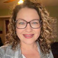 Lori Worth's Instagram, Twitter & Facebook