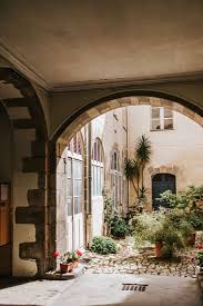 Les Petites Cours De Rennes Profitez D Une Porte Ouverte Pour Vous Y Faufiler Sans Faire De Bruit Paris Visite Inspiration Pour Les Voyages Rennes