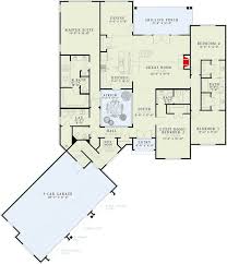 There are lots of different types of houses with pools. Plan 60505nd 4 Bed House Plan With Central Atrium Family House Plans House Plans How To Plan
