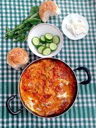 Turkisches Ruhrei Mit Knoblauchwurst Menemen Rezept Menemen Rezept Turkisches Fruhstuck Turkisches Essen Rezepte