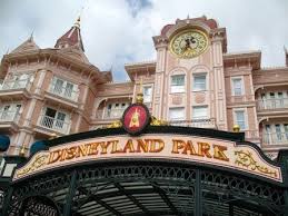 Which Disney Resort Is Best Disneyland Paris Or Walt Disney World Florida 2021 Holiday Park Guru