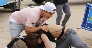 Jk is my ultimate bias so i hope you love these pics as much as i do. Kim Jong Kook Once Forcefully Revealed Bts Jungkook S Abs Koreaboo