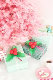 Holly Topper's Instagram, Twitter & Facebook