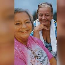 Amy Dewberry's Instagram, Twitter & Facebook