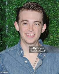 Jon Knott's Instagram, Twitter & Facebook