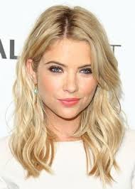 Ash Benson Natural Wavy Hair Medium Hair Styles Wavy Haircuts