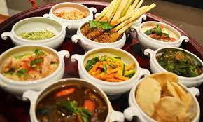 Contoh menu makanan sehat yang paling utama tentu harus mengandung protein, zat ini sangat penting untuk membantu tubuh dalam menu makanan sehat sarapan, makan siang dan makan malam. Menu Yang Cocok Bunda Siapkan Untuk Makan Malam Keluarga Alpermata Com