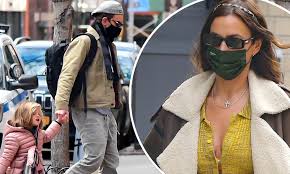 Explore bradley cooper's net worth & salary in 2021. Bradley Cooper Bundles Up With His Daughter Lea De Seine As Irina Shayk Owns The Nyc Sidewalk Daily Mail Online