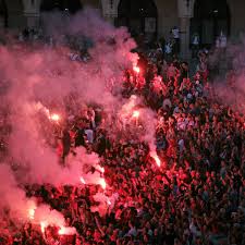 (18+) here you will see info, photos and videos associated with football hooligans. Hooligans In Krakau Mit Messern Und Macheten Der Spiegel