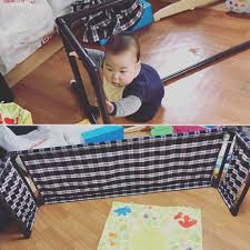 赤ちゃんがハイハイし始めると 安全対策のために必要になるのがベビーゲートやベビーフェンス でも 設置したい場所の距離が長すぎたり l字型だったりすると 市販品のつっぱりタイプのゲートがつけられないこともありますよね そんなときは自作してみるのはいかが
