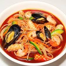 Scopri ricette, idee per la casa, consigli di stile e altre idee da provare. Coba Buat Jjampong Yuk Mie Seafood Pedas Khas Korea Selatan