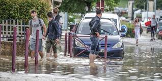 Quelles sont les causes d'une inondation ? Video Inondations En Gironde Plusieurs Communes De La Rive Droite Touchees