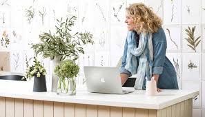 Bunga hias cantik di meja kantor akan membuat anda lebih bahagia ketika memandangnya. 15 Inspirasi Tanaman Hias Mini Untuk Meja Kerja Agar Terlihat Cantik Tws Florist