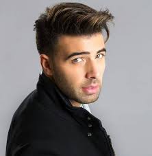 Sara Ell's Instagram, Twitter & Facebook