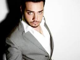 Vincenzo Costanzo: "Debuttare il ruolo di Pinkerton al Maggio Musicale  Fiorentino a soli 22 anni è una grande emozione... su questo palco si  percepiscono ancora le vibrazioni dei grandi artisti che vi