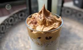 Du kannst den eiskaffee ohne zucker schnell und einfach selber machen und im nu. Dalgona Coffee Rezept Fur Den Kaffee Trend Aus Sudkorea