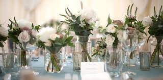 Beautiful wedding flowers for all styles of weddings, created by london florist kelly russell in her battersea floral design studio. Wedding Florist London Wedding Flowers Amanda Austin