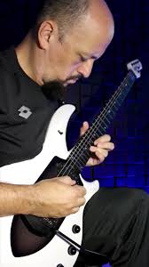 What effects does Petrucci use here?