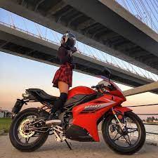 Reagan Chandresh Cowok Broken Home Yang Selalu Ditinggalkan Kedua Ora Generalfiction General Fiction In 2021 Girl Riding Motorcycle Biker Photoshoot Bike Photoshoot
