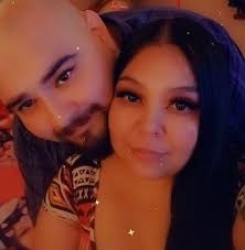 Pitbull travels with mom and charms people