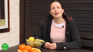 Here's how to practice it with a list of baby led weaning first foods! Blw Mit Welcher Mahlzeit Beginnen Baby Led Weaning Info Deutsch Youtube