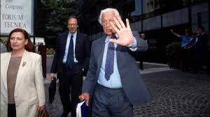 Giovanni agnelli detto gianni, meglio conosciuto come l'avvocato, per molti anni il vero e proprio emblema del capitalismo italiano, nasce a torino il 12 marzo 1921. Gianni Agnelli Financial Times