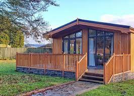 Loch Lomond Castle Lodges In Arden Lodges Book Online Hoseasons