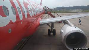 Saya ingin mengajar anda bagaimana cara naik kapal terbang ataupun pesawat sebagai panduan kepada individu yang tidak pernah menaiki kapal terbang komersial. Pengalaman Pertama Naik Kapal Terbang Airasia Myrujukan
