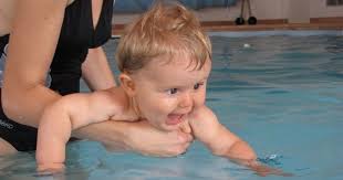 Anak anak biasanya sangat menyukai berenang yaitu kolam. Tips Aman Dan Nyaman Mengajak Bayi Berenang Di Kolam Renang Popmama Com