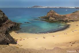 La playa de las gaviotas , al norte, muy cerca de santa cruz de tenerife, ha sido pionera y referente del nudismo tinerfeño. Punta Del Papagayo Las Mejores Playas De Lanzarote