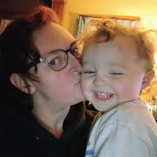 I've never been so torn to make a decision about hair dye 🫠 I've always  let my children express themselves however they wanted. Lily just went  purple. Elainas had red, purple, pink.