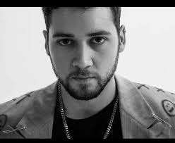 Kadınlar, aşklar, şarkılar isimli oyunlarda da şarkı söylemiştir. Ada Masali Dizisi Oyunculari Kadrosu Konusu Kanali Dizi Oyuncu