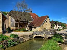 Cussey Sur Lison Petit Pont Sur La Goulue Devant Une Maison Au Toit De Lauzes Maison Petits Ponts Toit