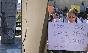 11 temmuz 1964 tarihinde diş hekimliği yüksek okulu, i̇stanbul tıp fakültesinden ayrılarak i̇stanbul üniversitesi diş hekimliği fakültesi adı ile eğitim süresi 5 yıla çıkarılmıştır. Istanbul Universitesi Dis Hekimligi Fakultesi Haberleri Tele1